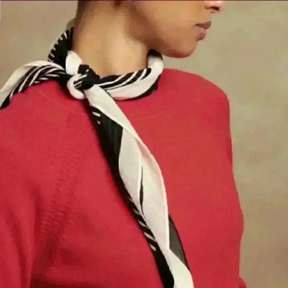 Banana Republic Relaxed  Fit Raglan Pullover Sweater - Picture 3 of 10